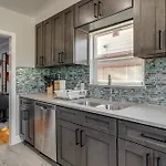 Inviting Aurora Vacation Rental About 7 Mi To Denver!